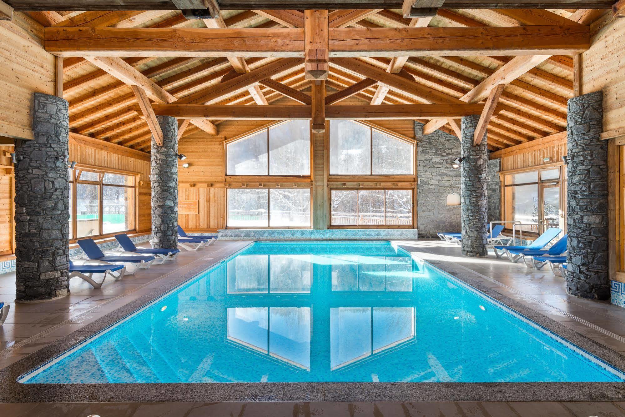 Lagrange Vacances Le Hameau Du Rocher Blanc Serre Chevalier Esterno foto